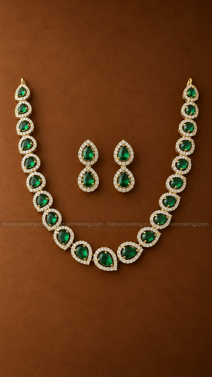 Emerale Leaf Necklace 1