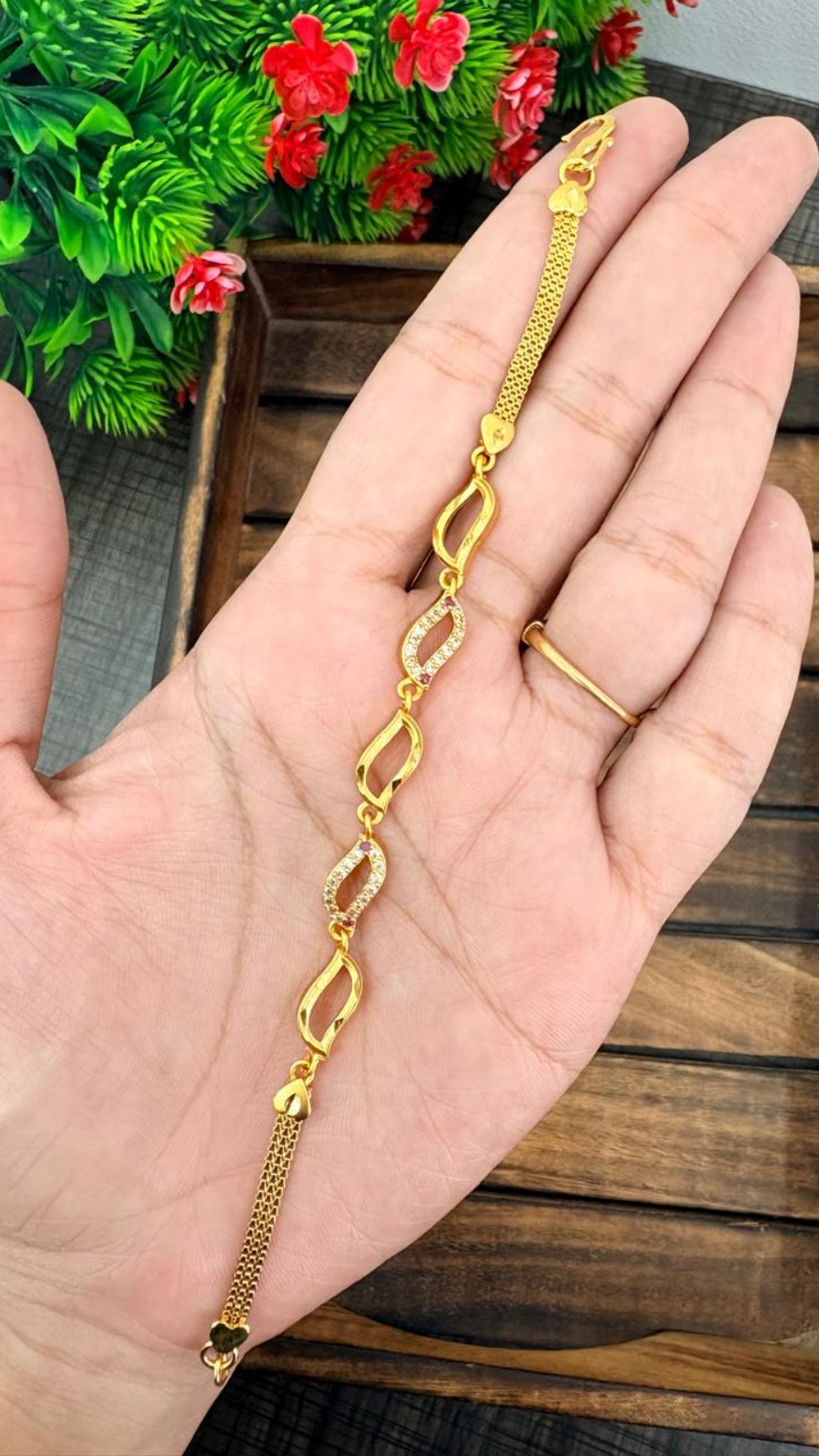 CHARM LEAF BRACELET- PINK STONE 1