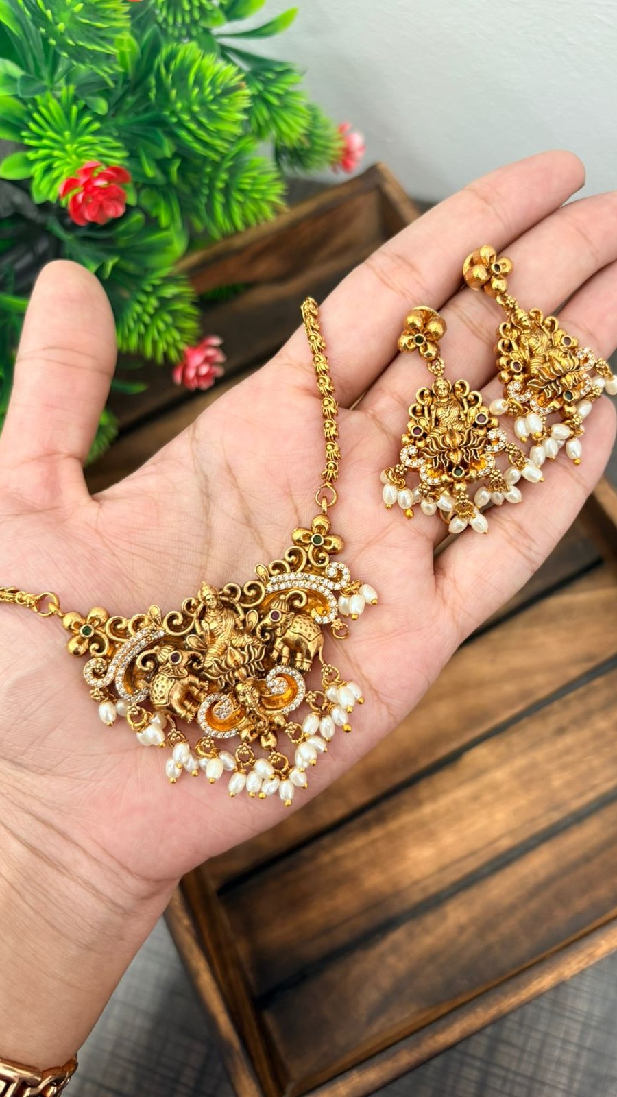 LAKSHMI LONG AARAM 1
