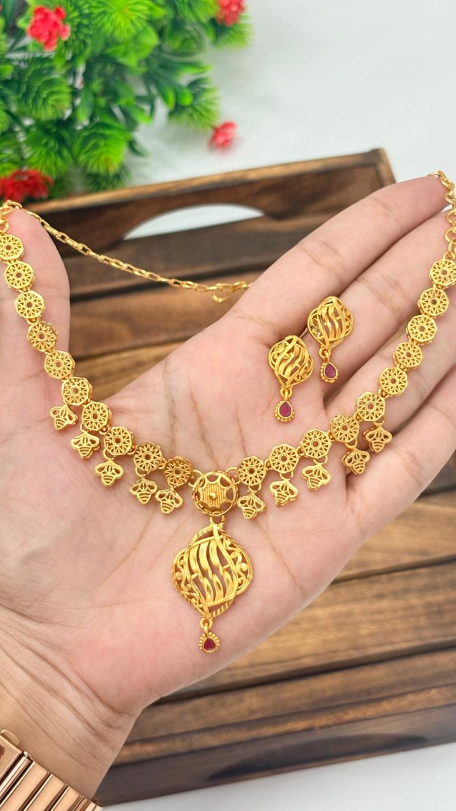 Golden Aura Necklace