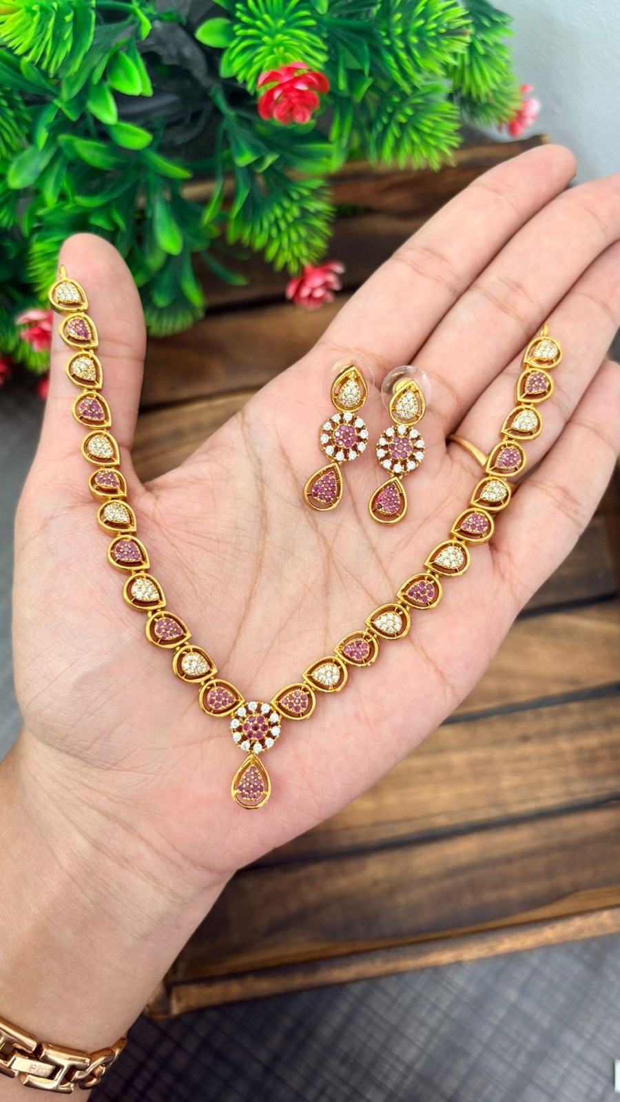 STONE NECKSET 1