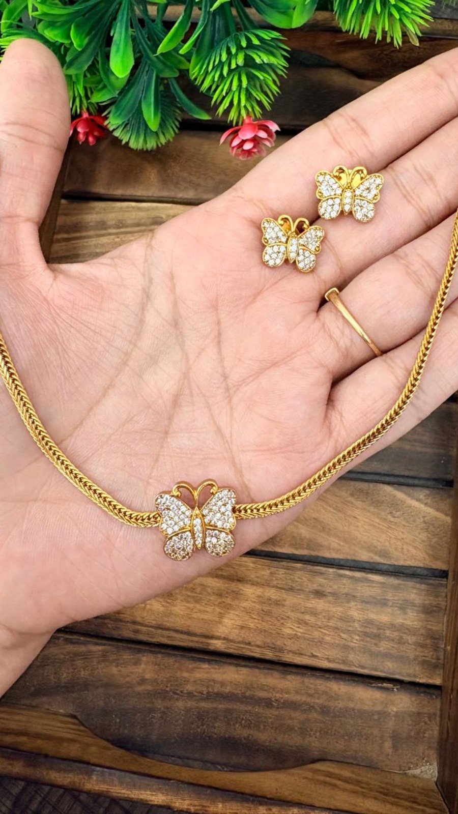 BUTTERFLY NECKLACE 1
