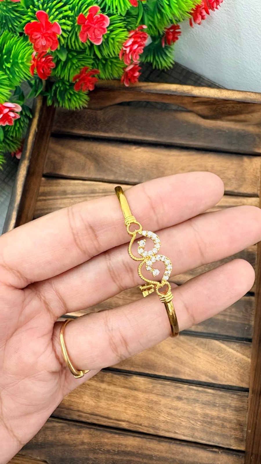 CUPID GLOW BRACELET -WHITE STONE 1