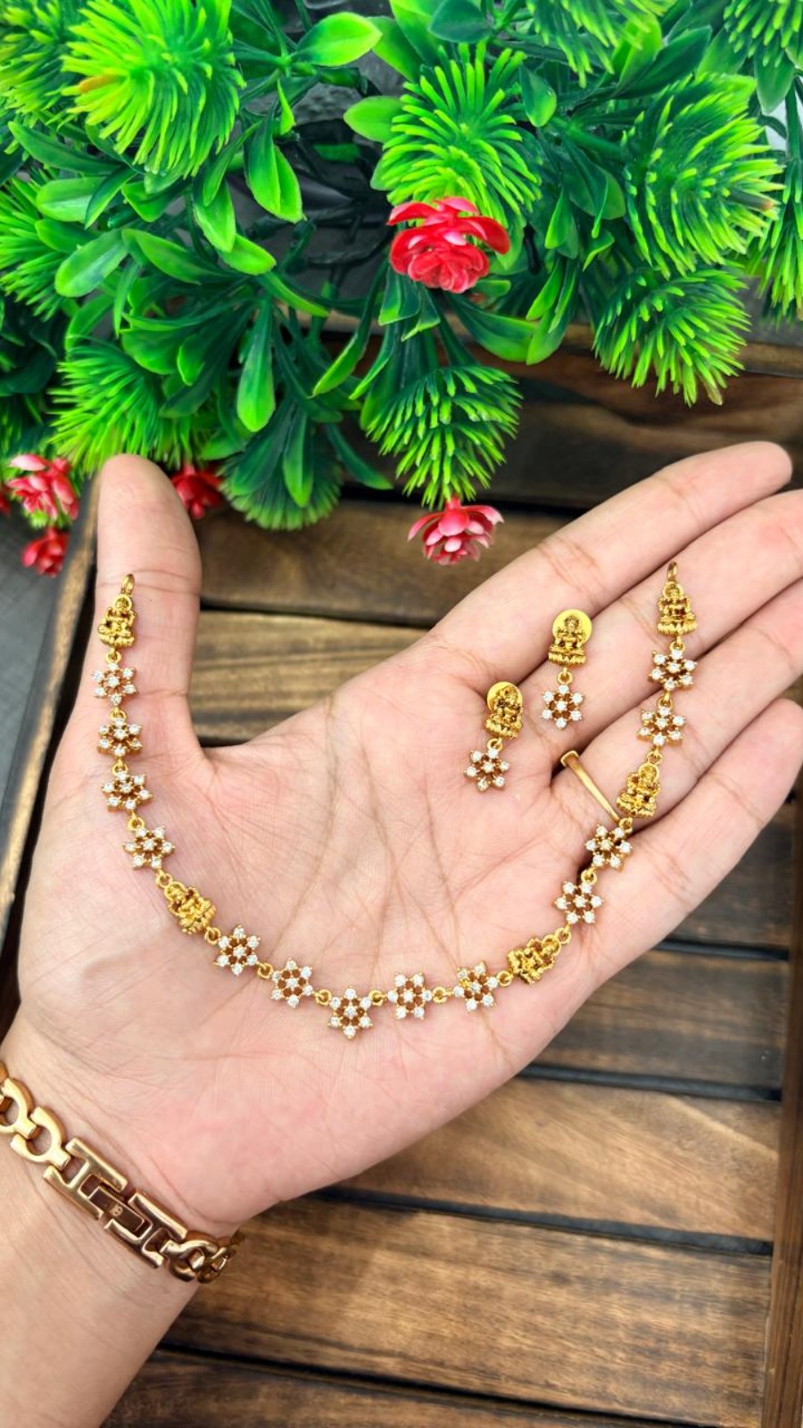 LAKSHMI LINK NECKLACE 1