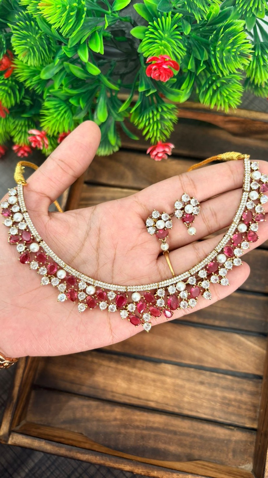 VICTORIA SET-WHITE AND PINK STONE 1