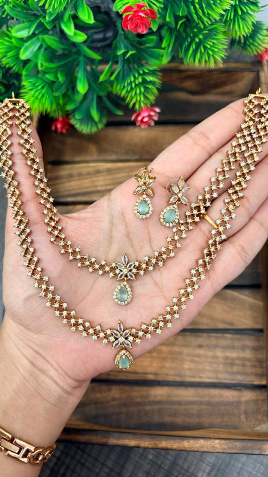 TWO LAYER NECKSET-GREEN STONE
