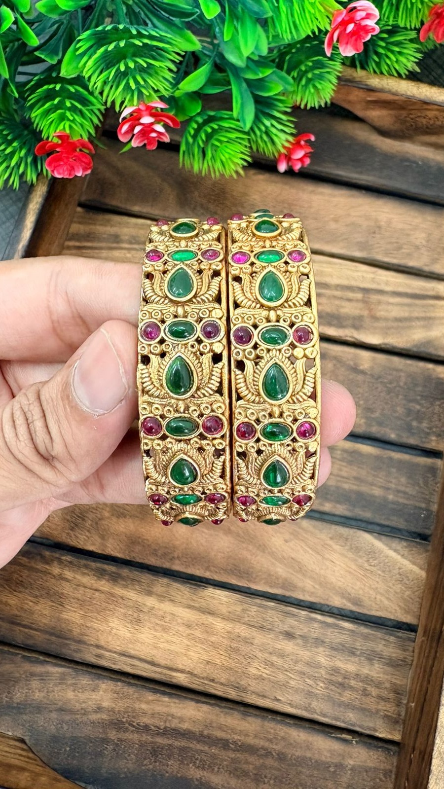 EMERALD STONE KADA