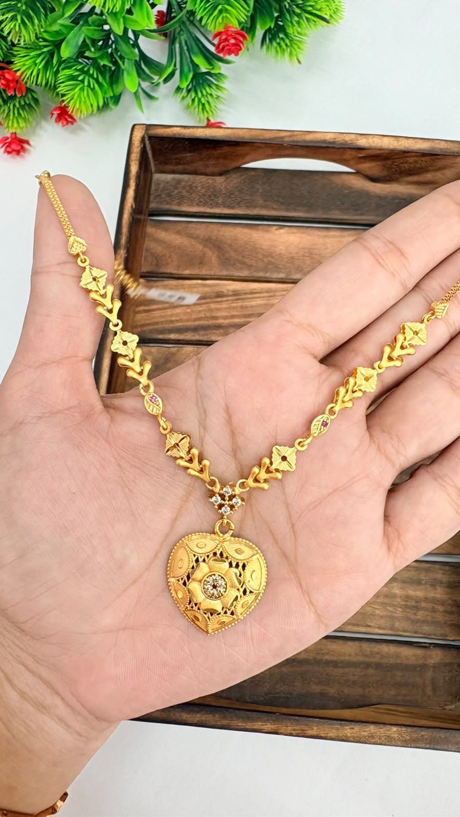 Floral Heart Pendant Necklace 1