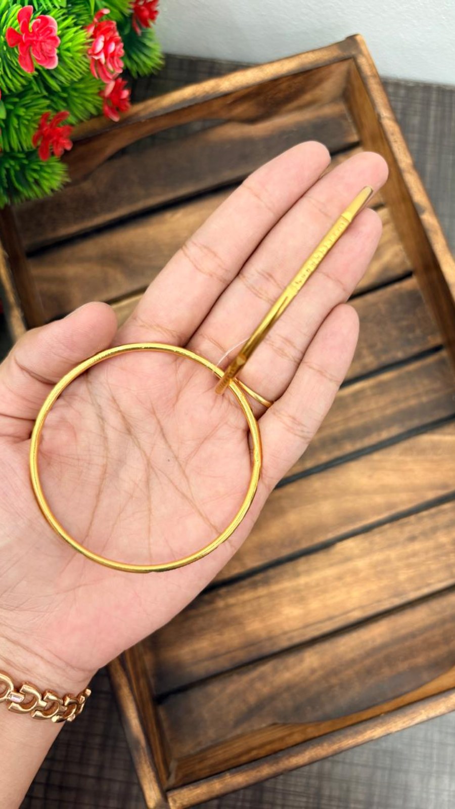 ROYAL DOT DESIGN BANGLE 2