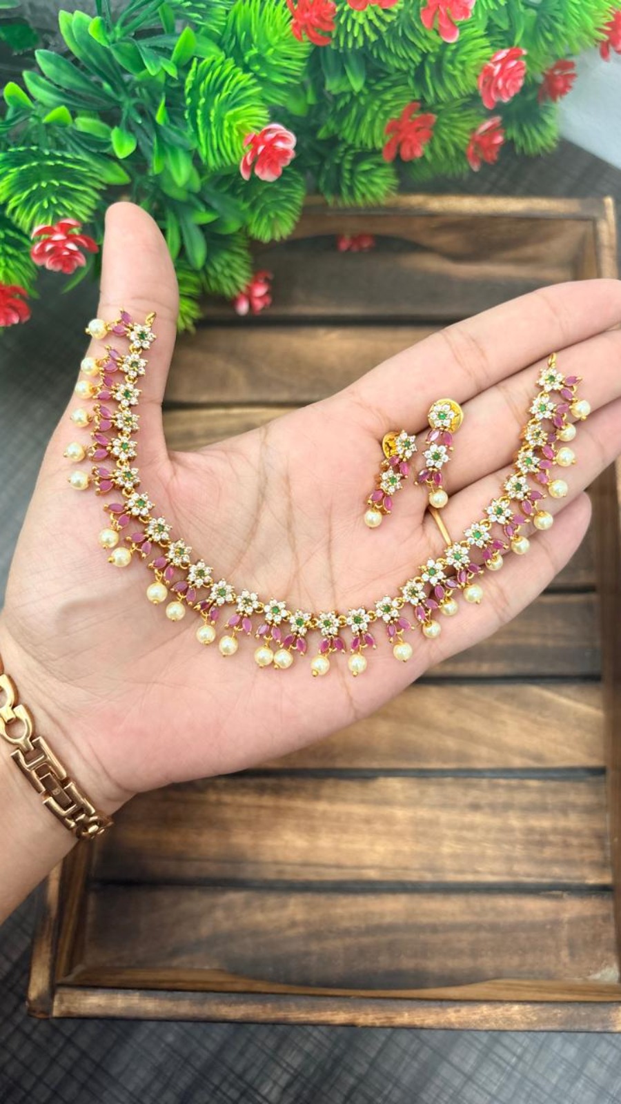ROYAL FLORAL NECKLACE