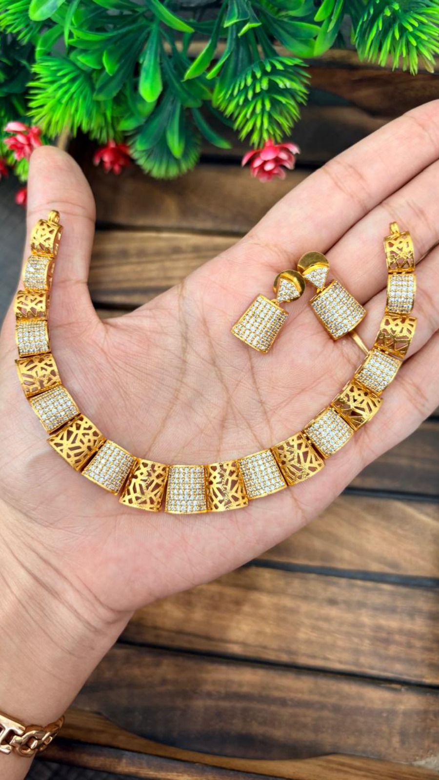 SQUARE LINK DESIGNER NECKLACE 1