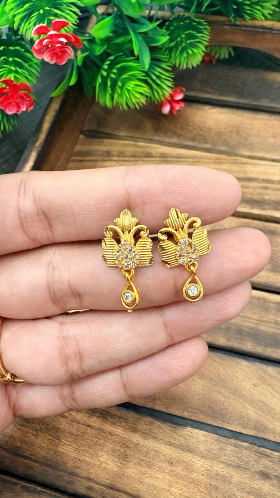 Stud-White Stone-OG-142 1