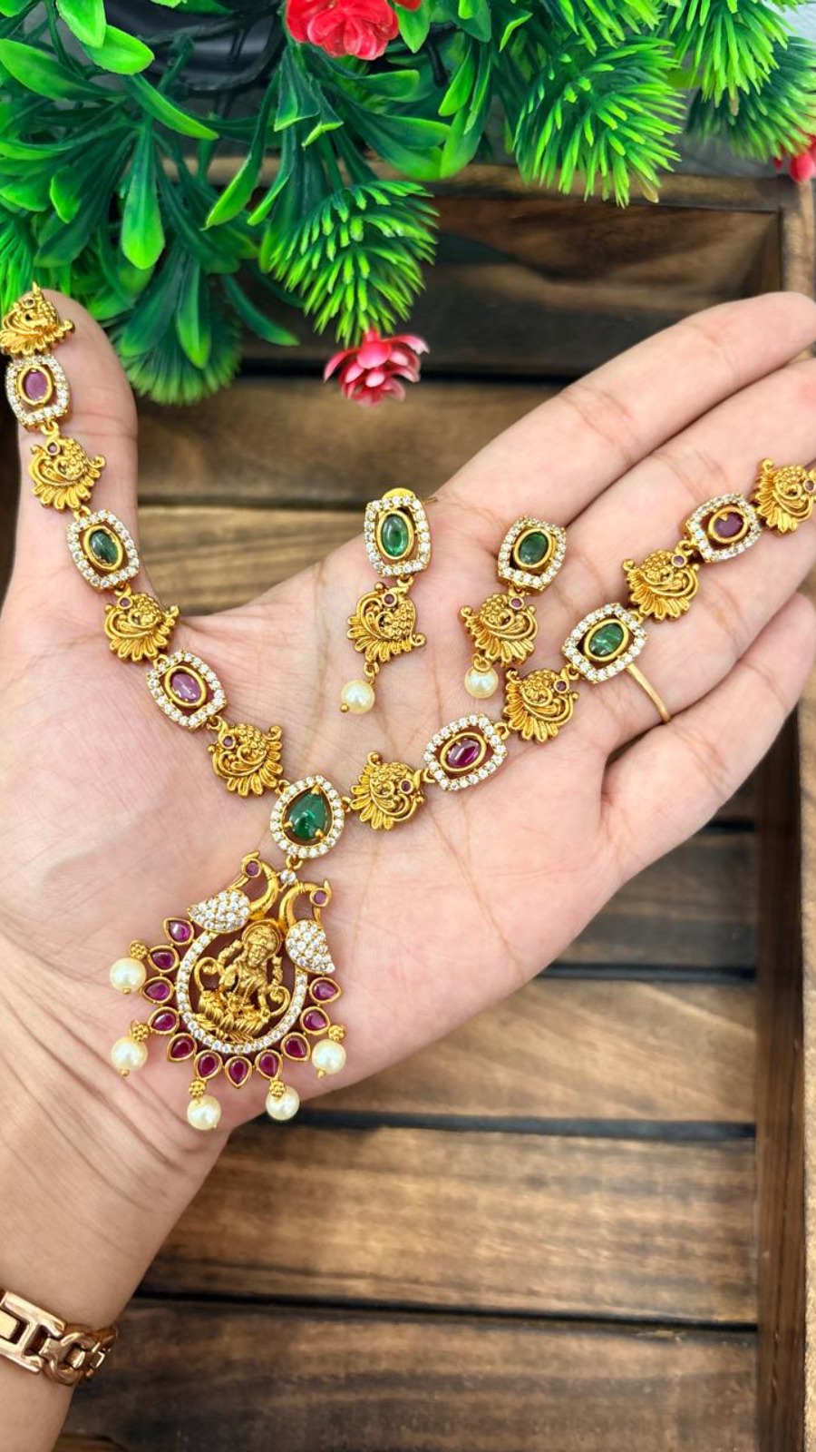 KEMP STONE LAKSHMI NECKLACE 1