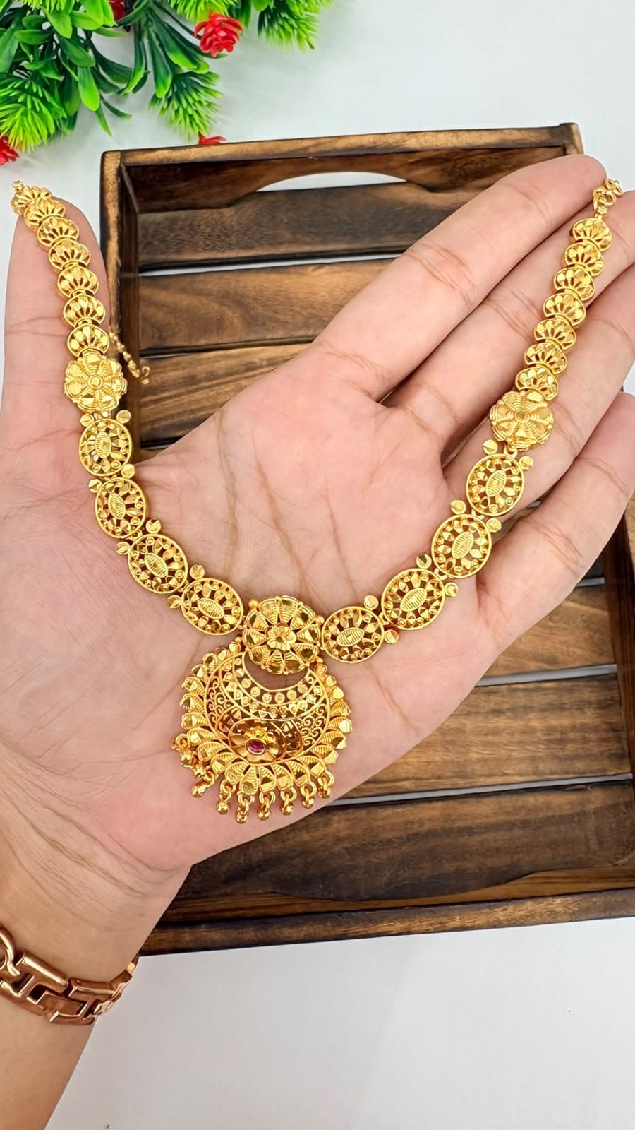 Regal Floral Necklace 1