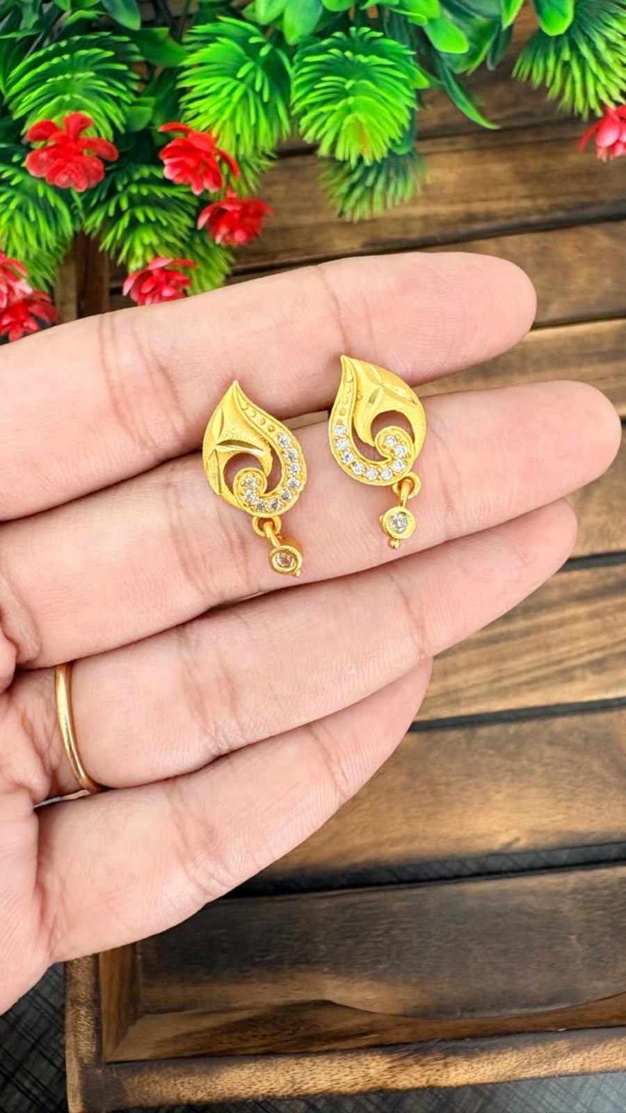 Stud-White Stone-OG-151 1