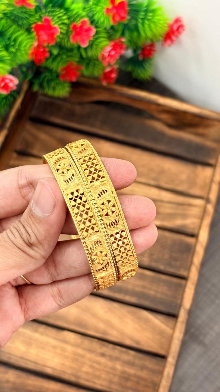 FANCY GOLD BANGLE 1