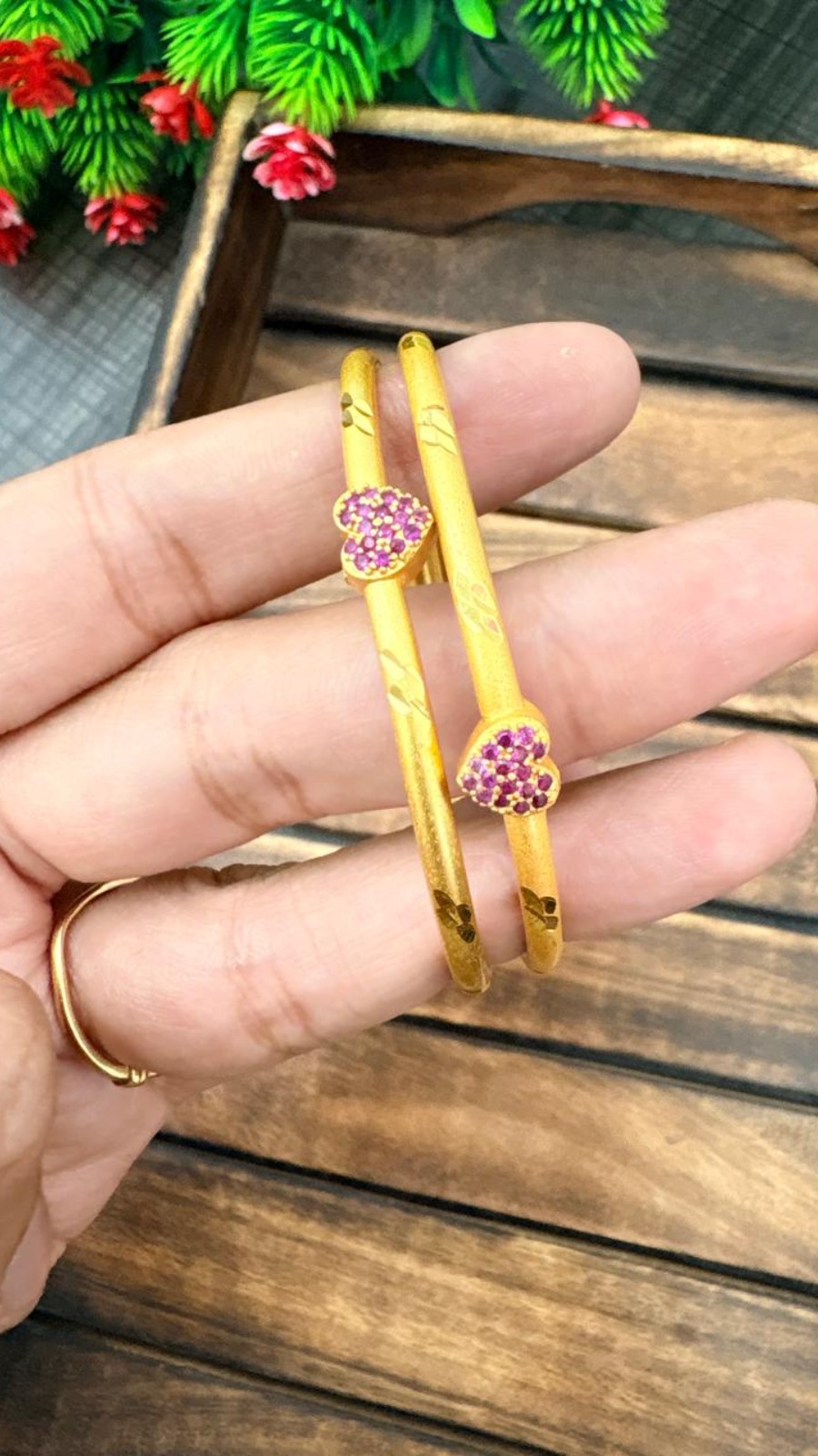 HEART BANGLE- PINK STONE