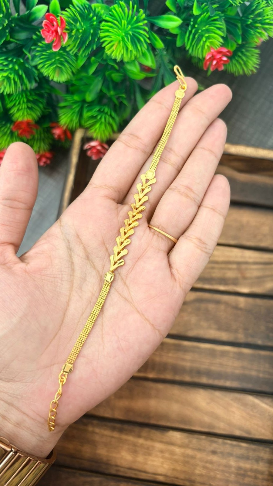 ARROW LEAF BARCELET 1