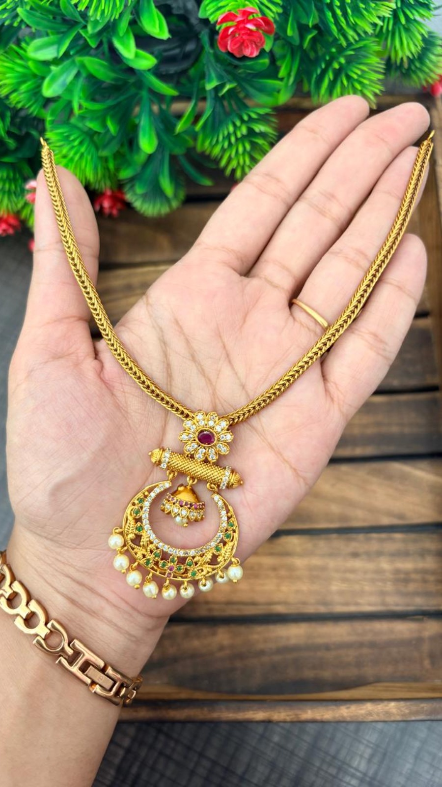 HALF MOON PENDANT NECKLACE 1