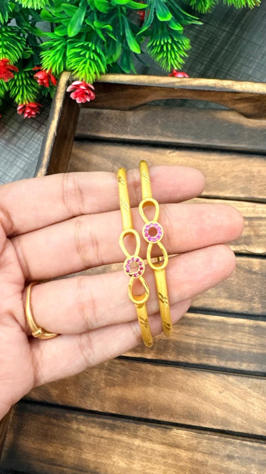 FLORAL BANGLE- PINK STONE