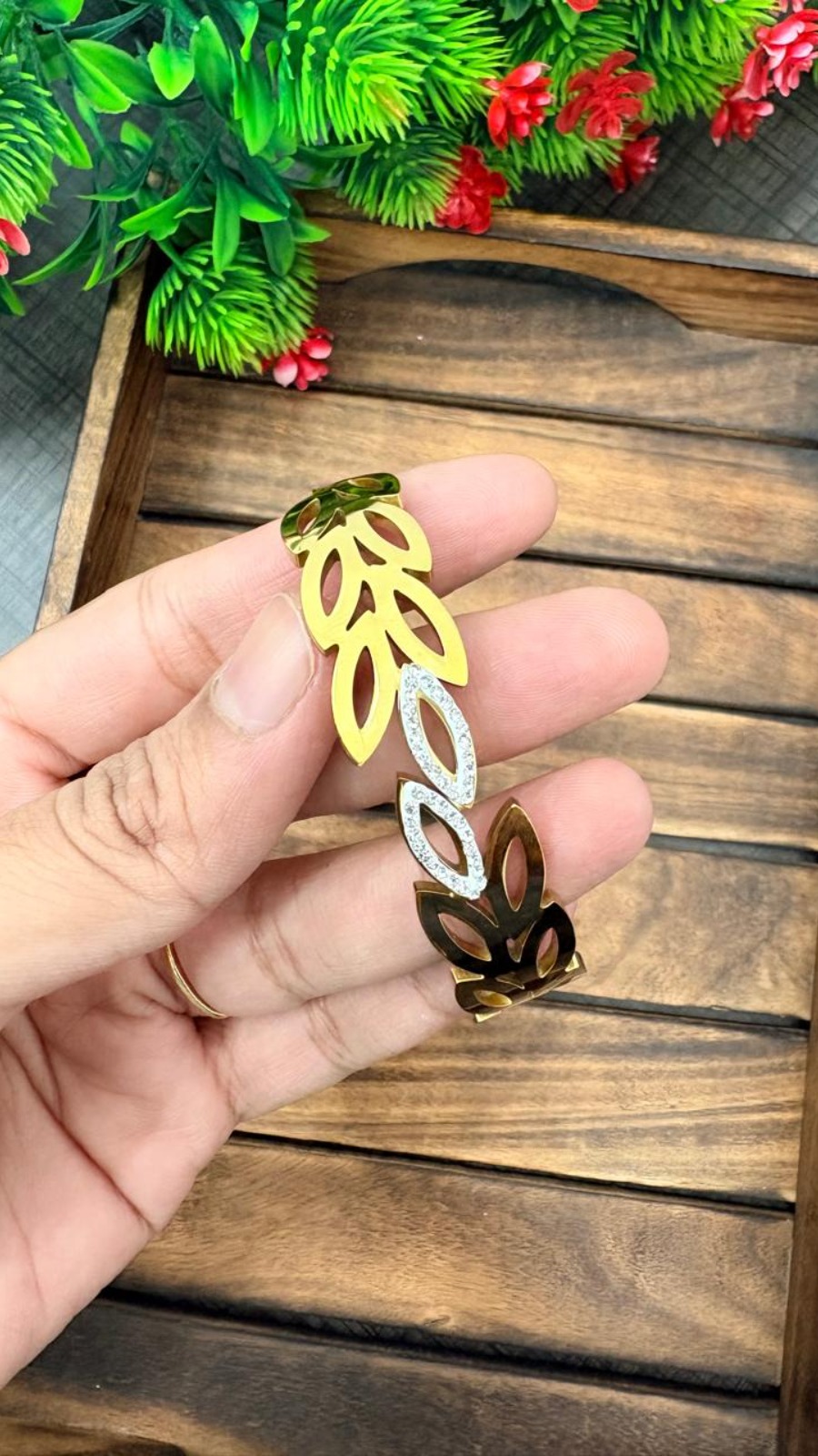FLORAL BRACELET