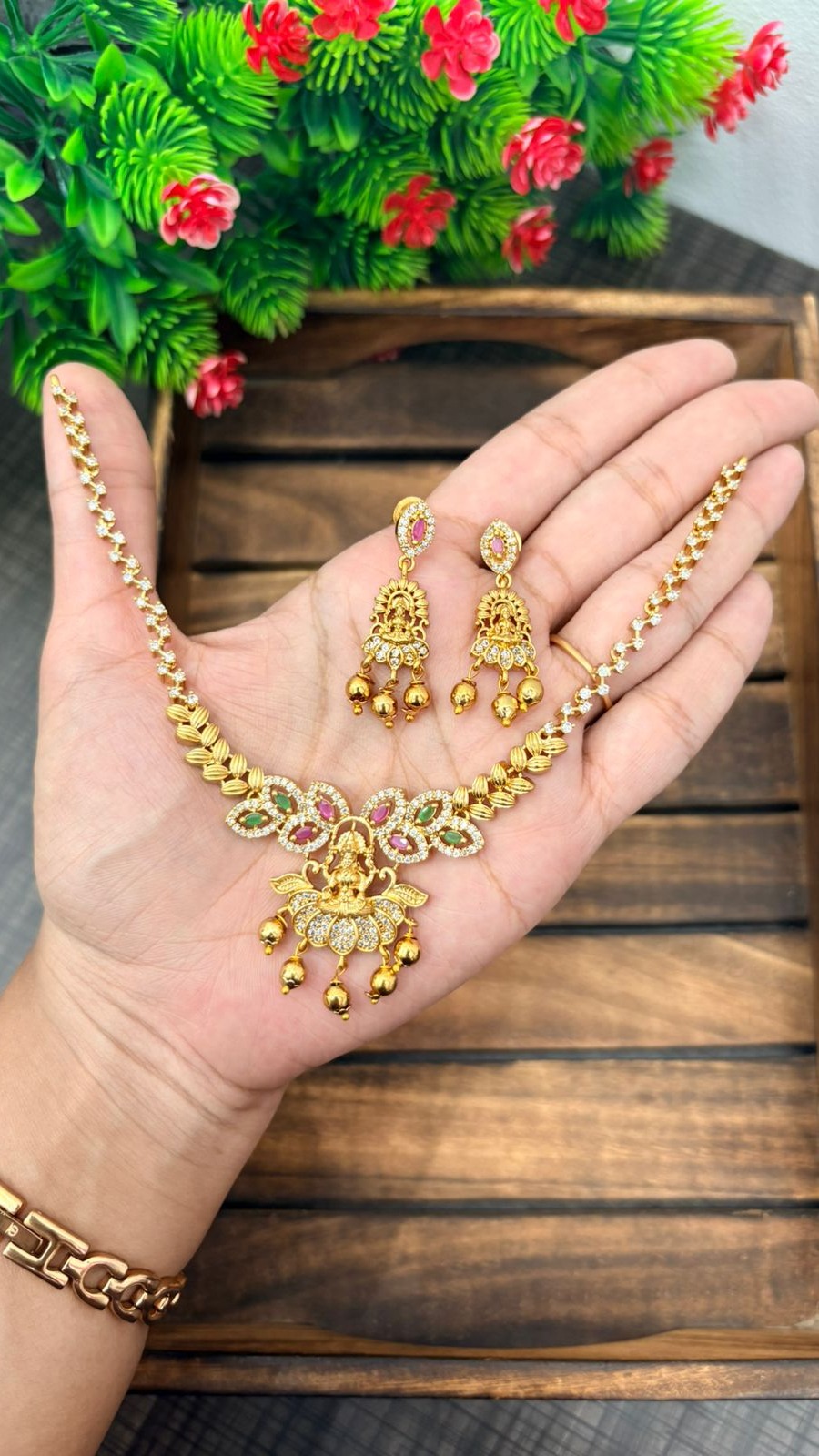 HERITAGE SHINE NECKLACE 1