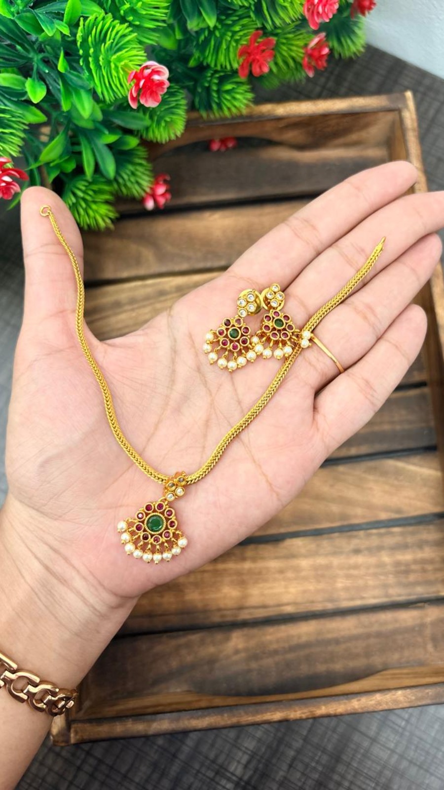 GREEN RUBY FLORAL NECKLACE 1