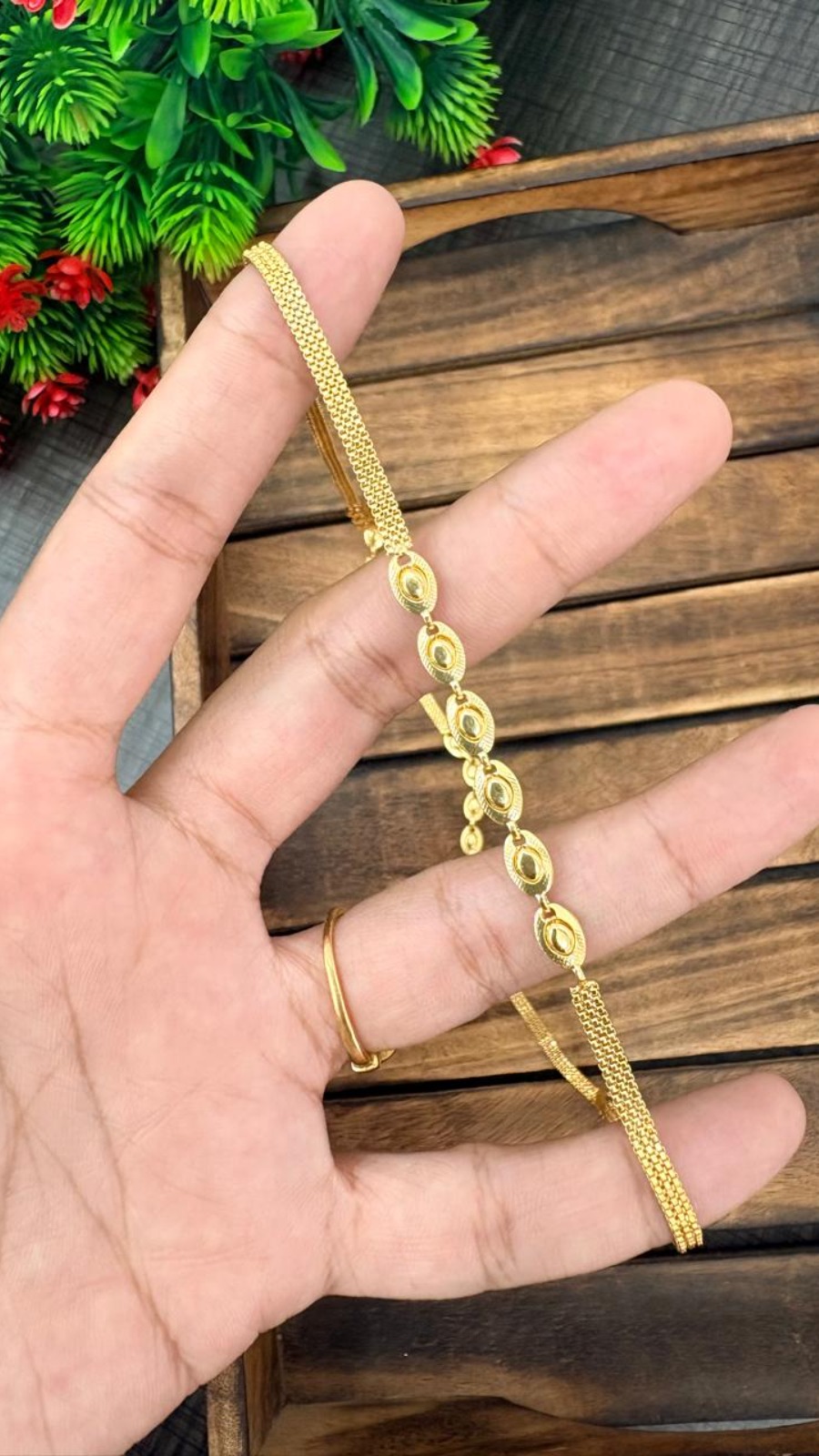 OVAL GLOW CHAIN 1