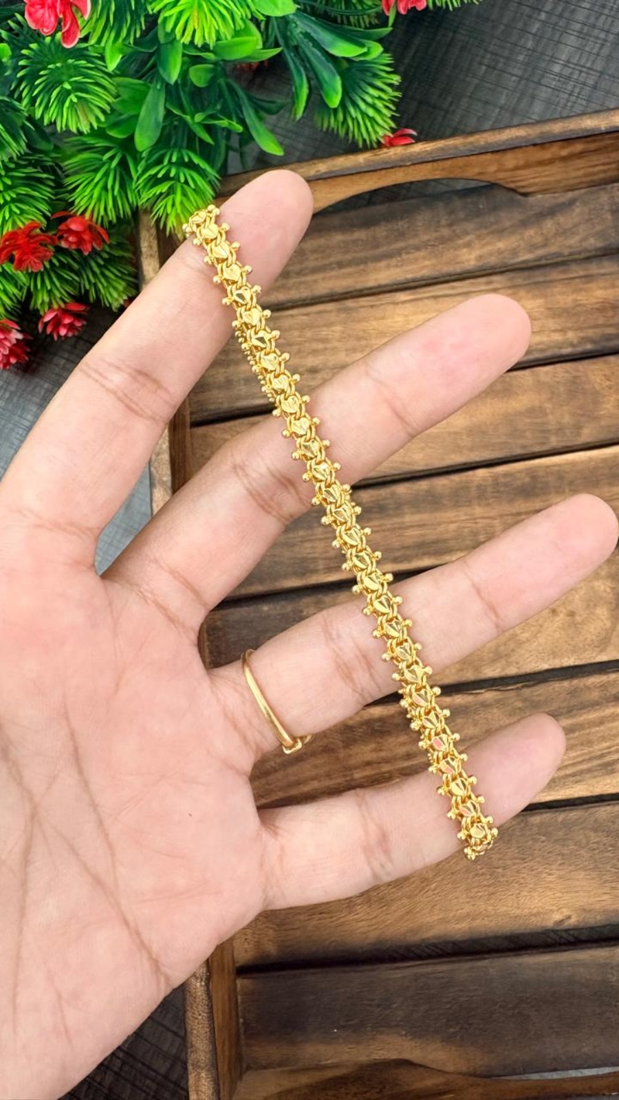SMALL SIDE DOT CHAIN 1