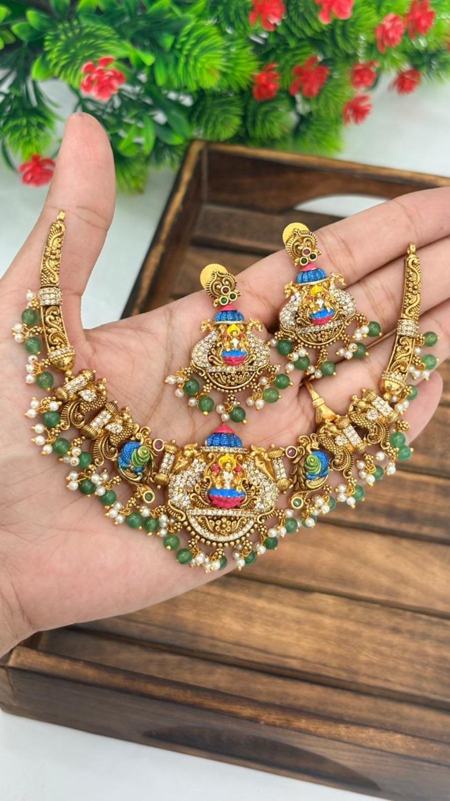 Temple Queen Set
