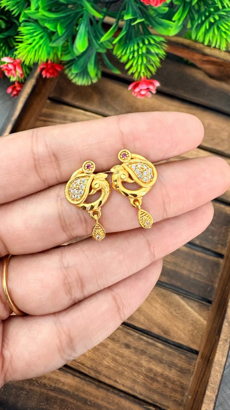 Stud White stone-OG-62 1
