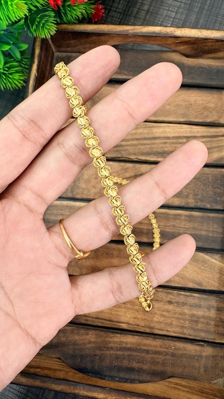 SHINE OVAL CHAIN 1