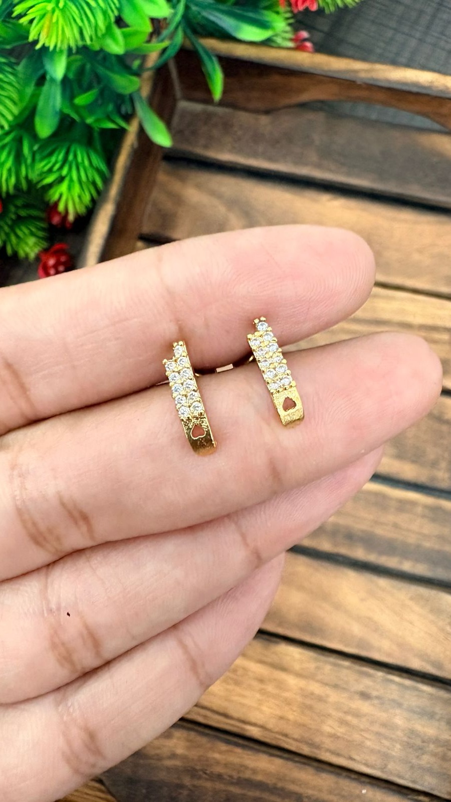 Stud White Stone-68 1