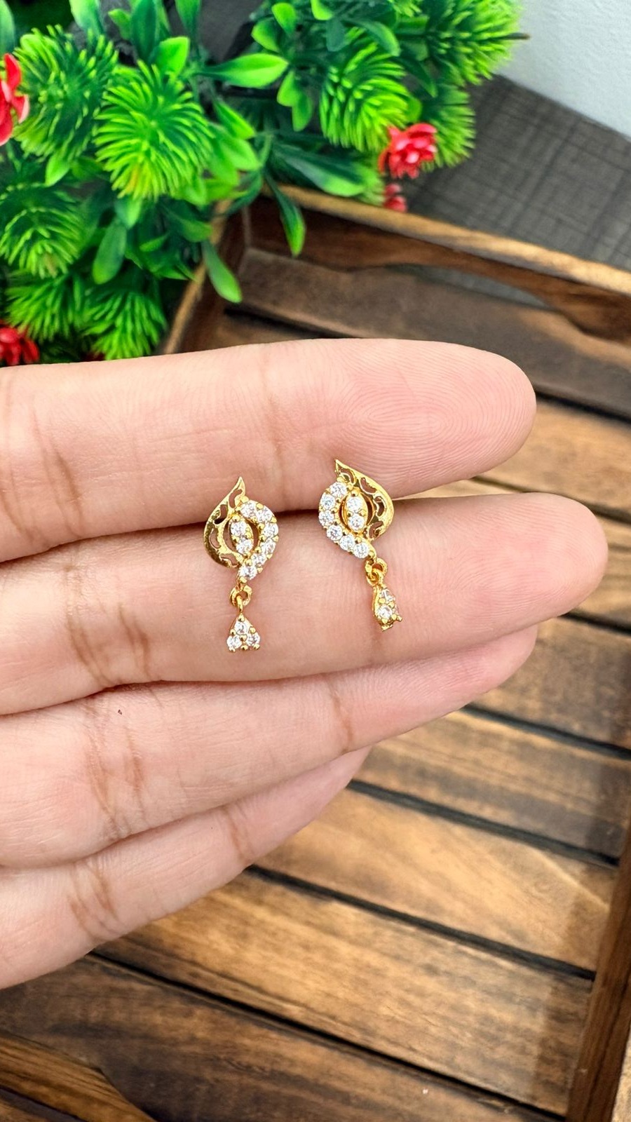 Stud White stone-71 1
