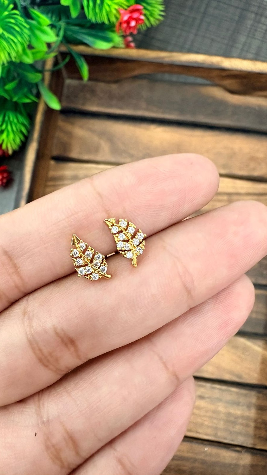 Stud White Stone-73 1