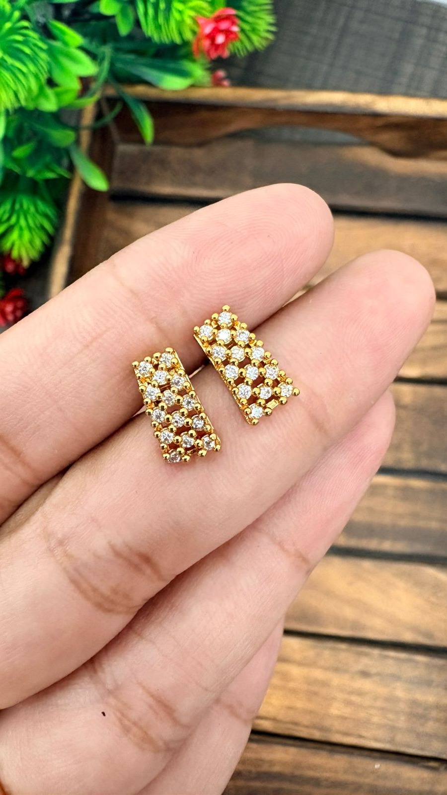 Stud White stone-75 1