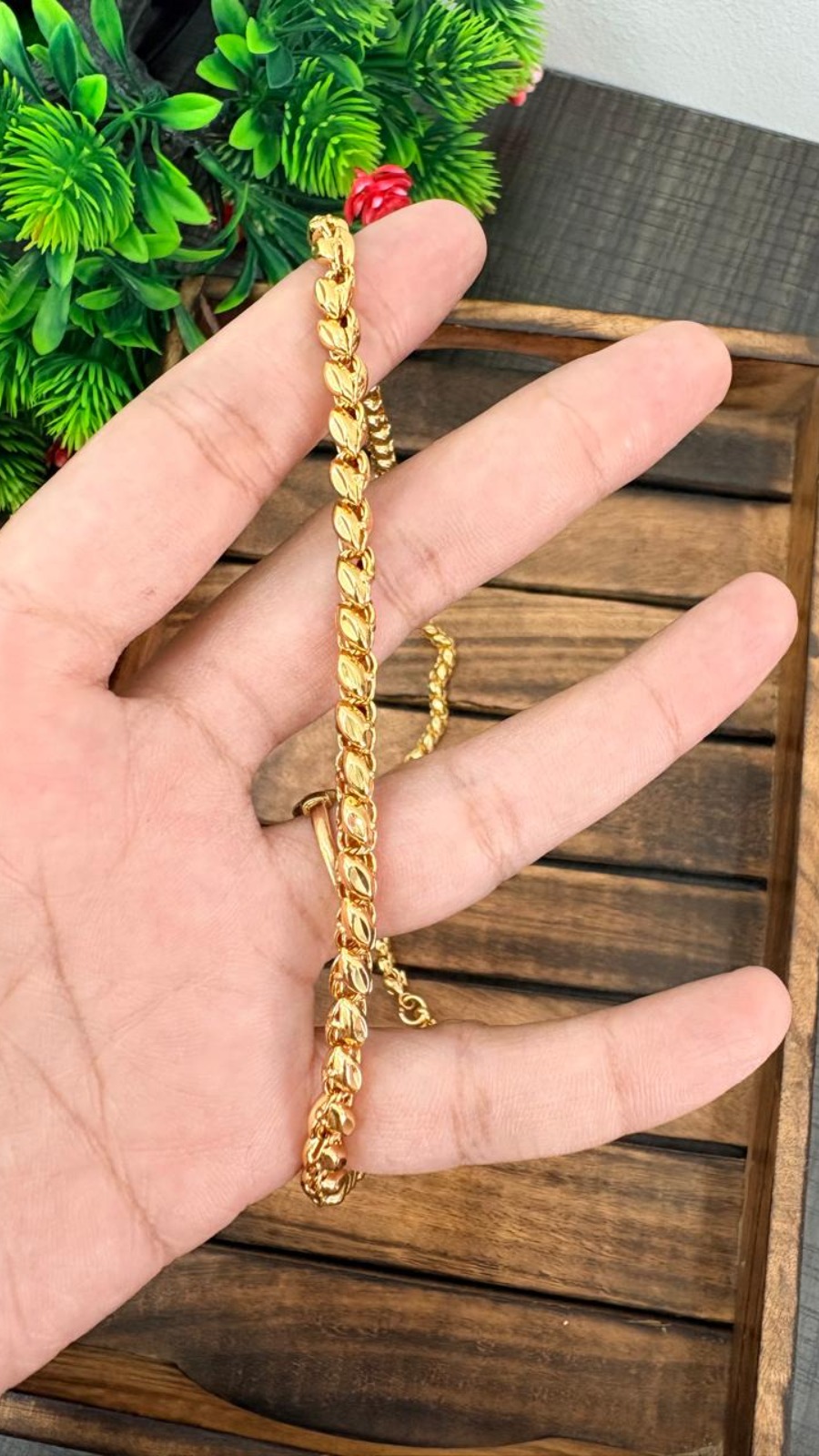 BUFFY OVAL CHAIN 1