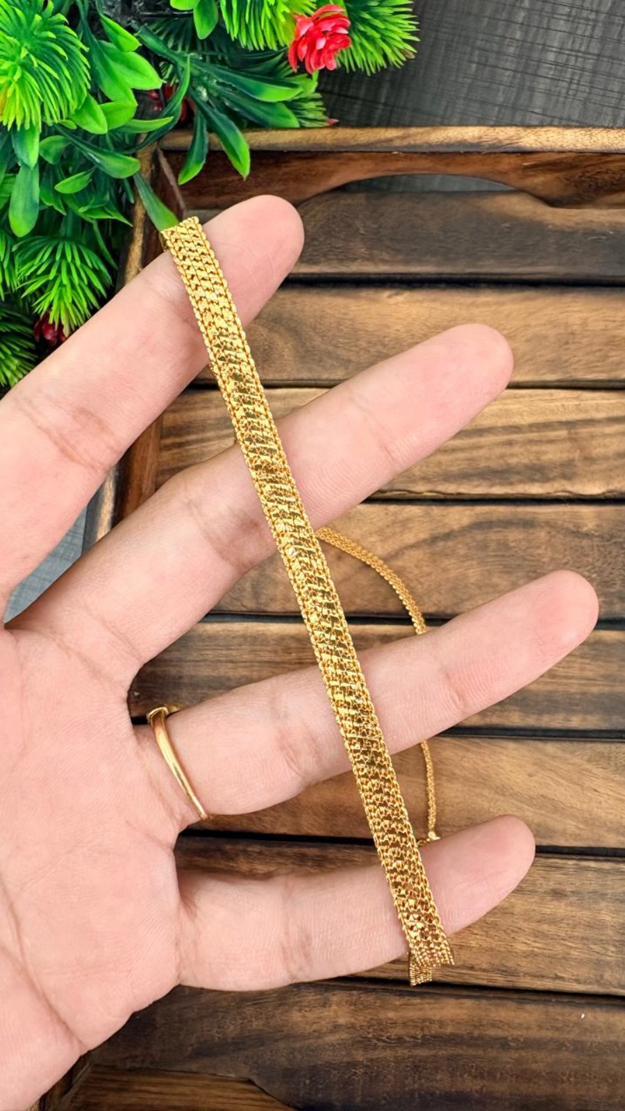 TRACK CHAIN