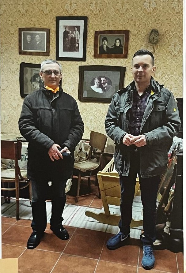 At the Historical Museum of Novo Miloševo: Dragan Rauški (left) and Dr. Željko Dragić.
The photograph reflects international cooperation in the field of remembrance culture and the history of Yugoslav prisoners of war during the Second World War.
