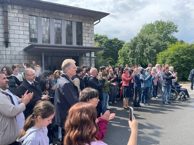 More than a hundred guests attended the unveiling ceremony at the Eversburg cemetery