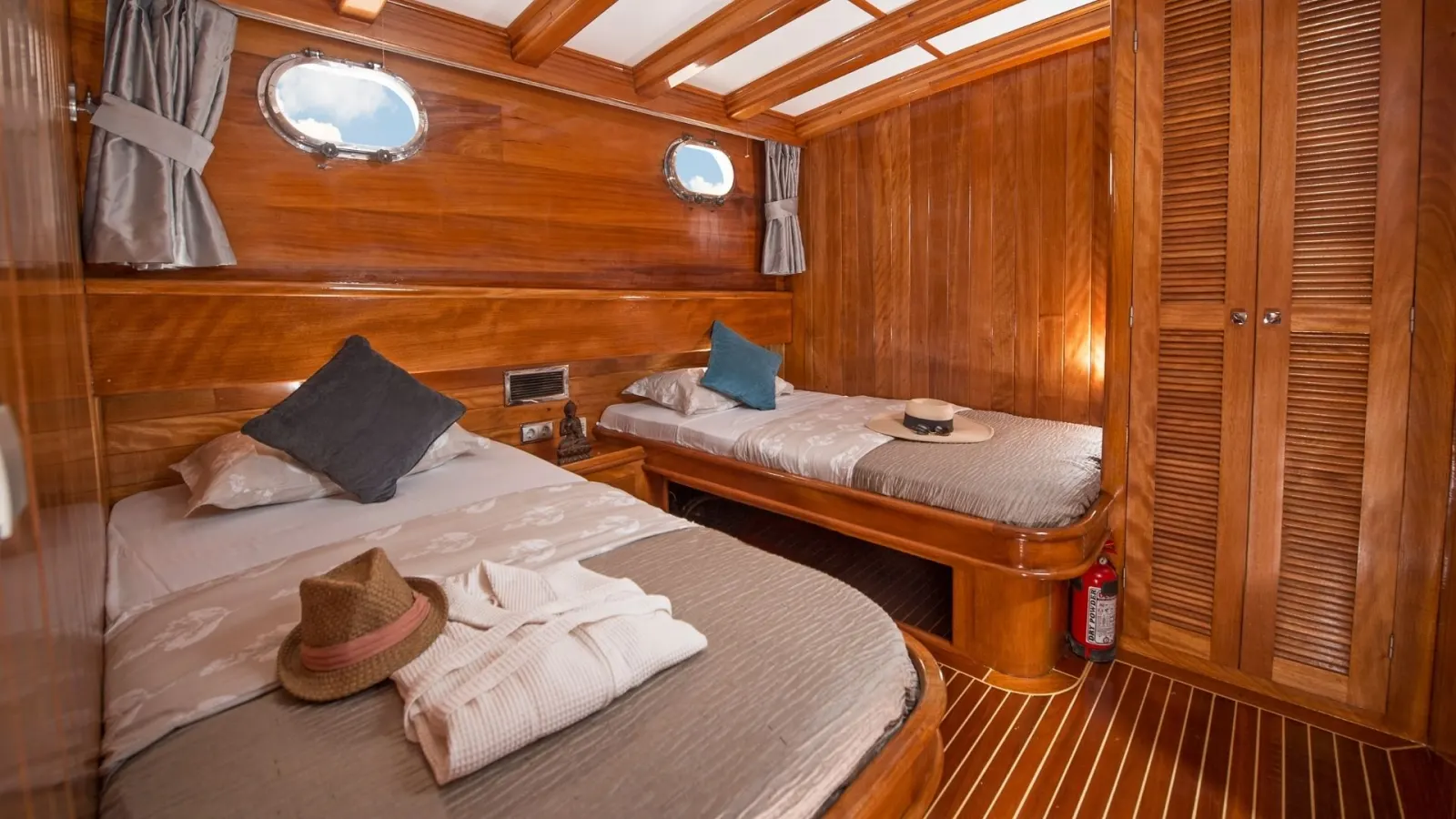 Superior Twin Cabin