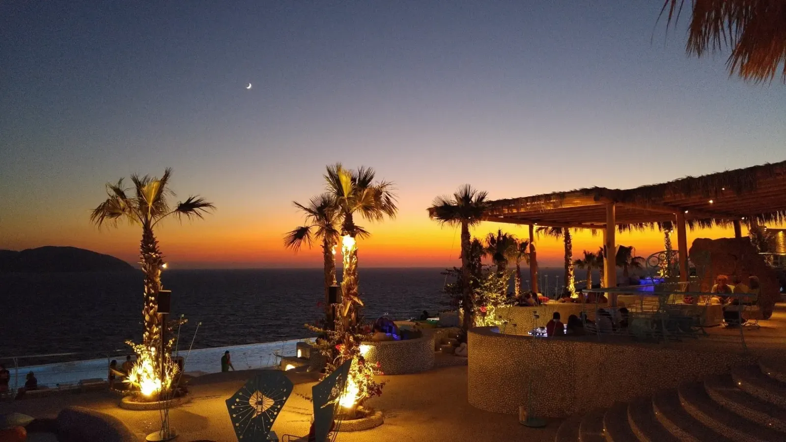 Pathos Sunset Lounge & Restaurant