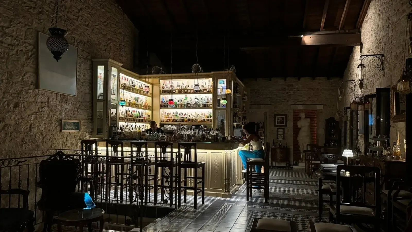 IERA ODOS Art Cafe - Bar