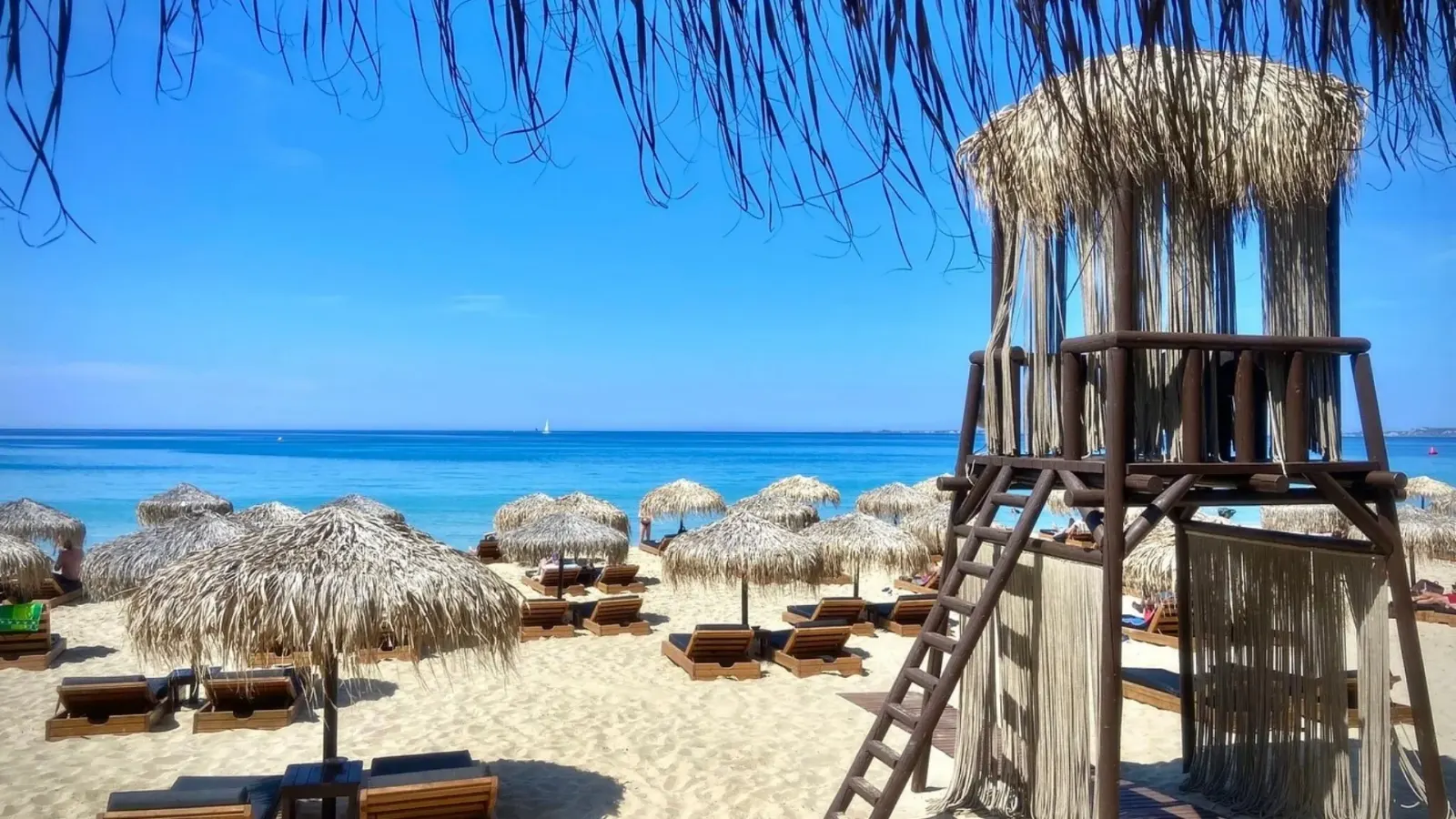 Costa Costa Beach Club