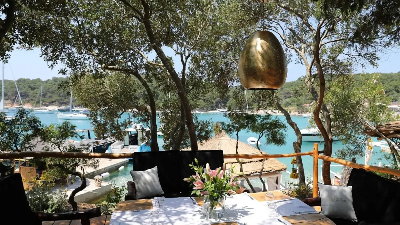 Laganini Lounge Bar & Fish house