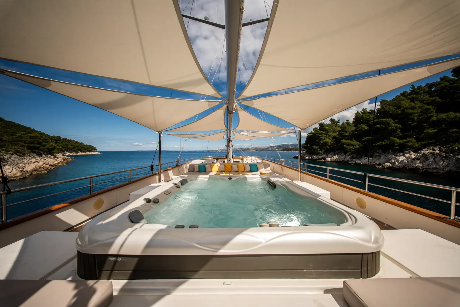 Dalmatino sailing in Split