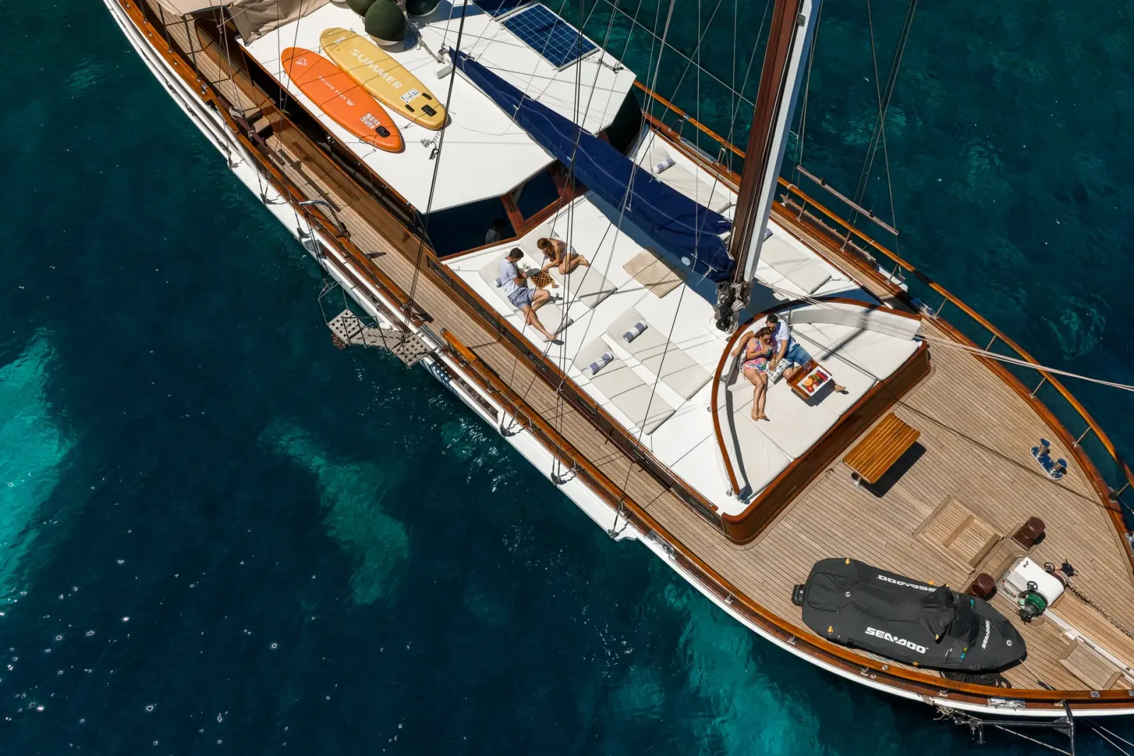 Eleganza sailing in Split