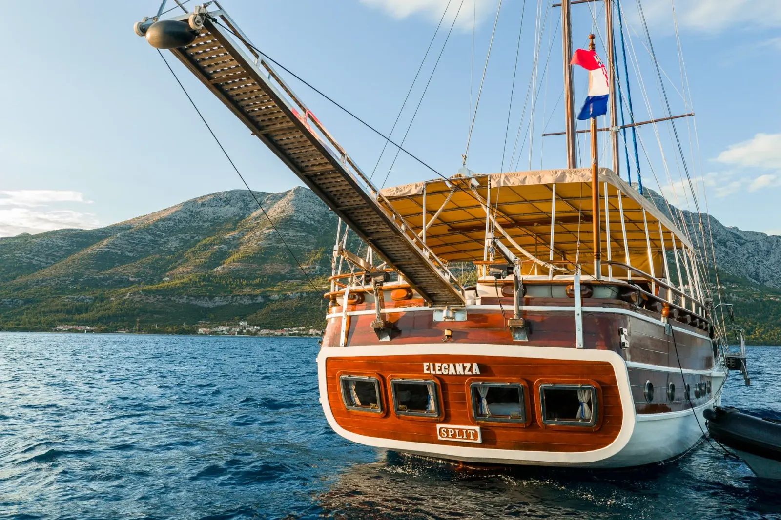 Eleganza sailing in Split