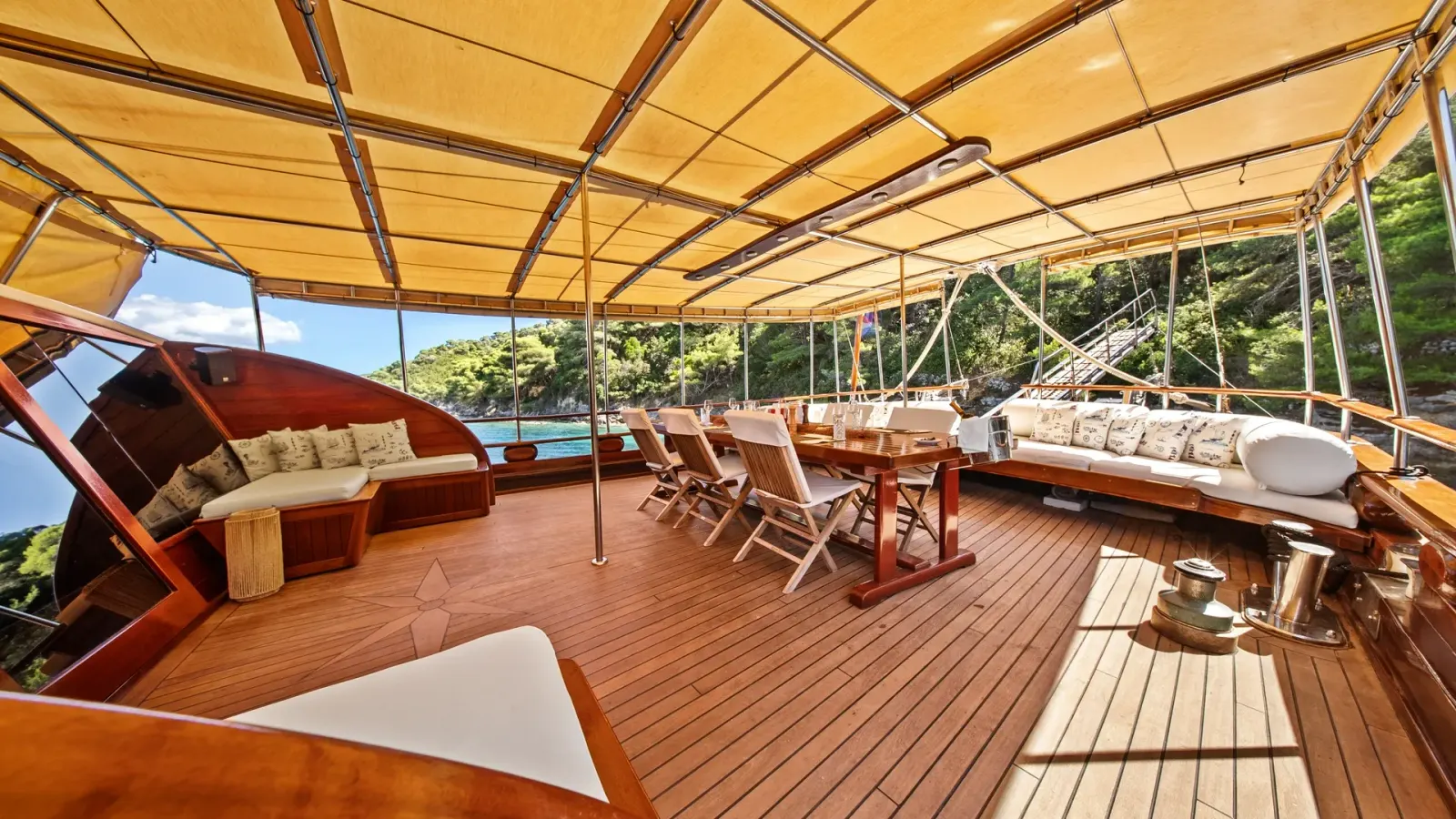 Eleganza sailing in Split