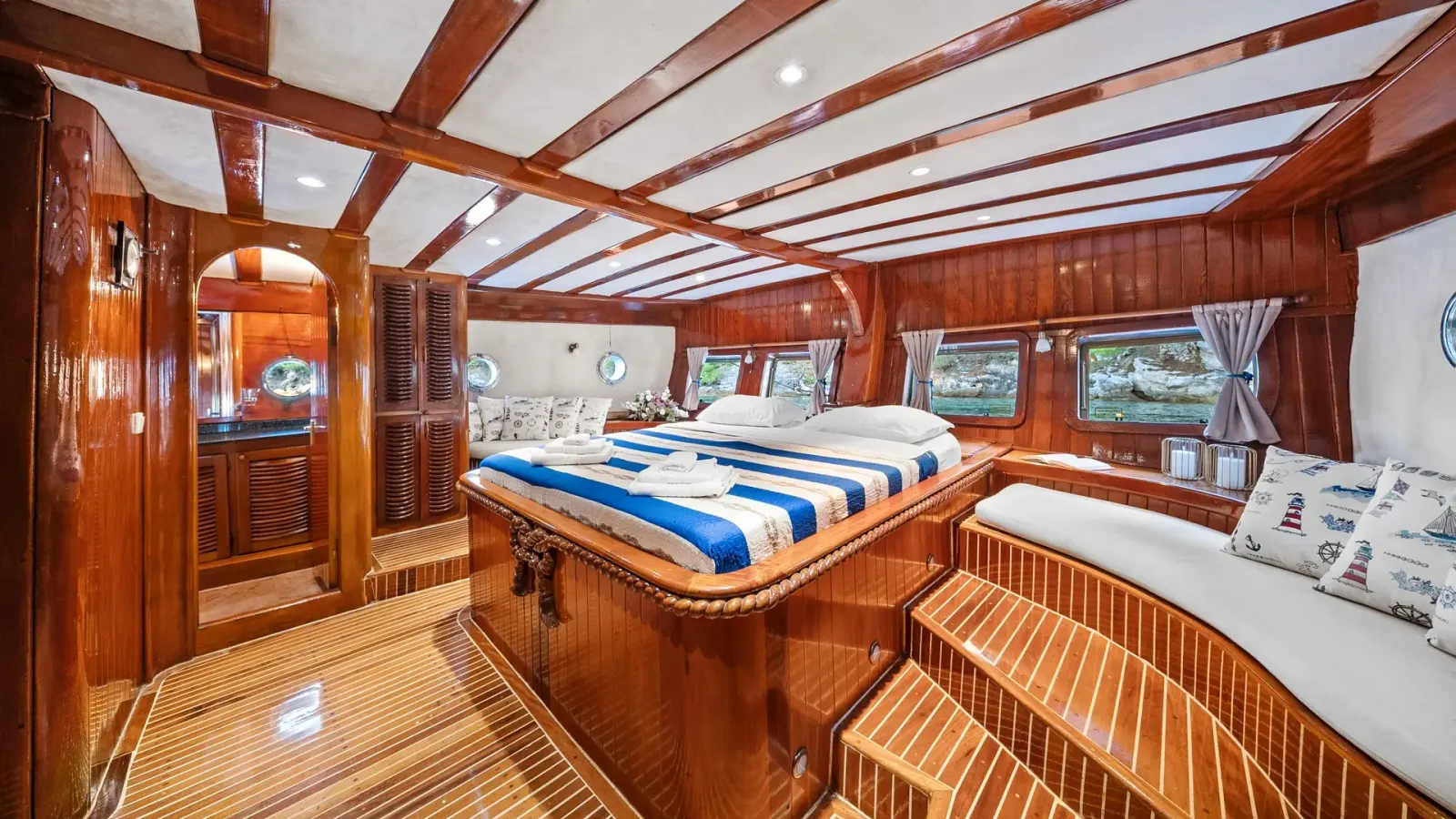 Eleganza sailing in Split